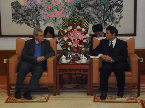 中國經(jīng)濟(jì)體制改革基金會(huì)宋曉梧會(huì)長接見古巴國務(wù)委員會(huì)執(zhí)行秘書                                                                